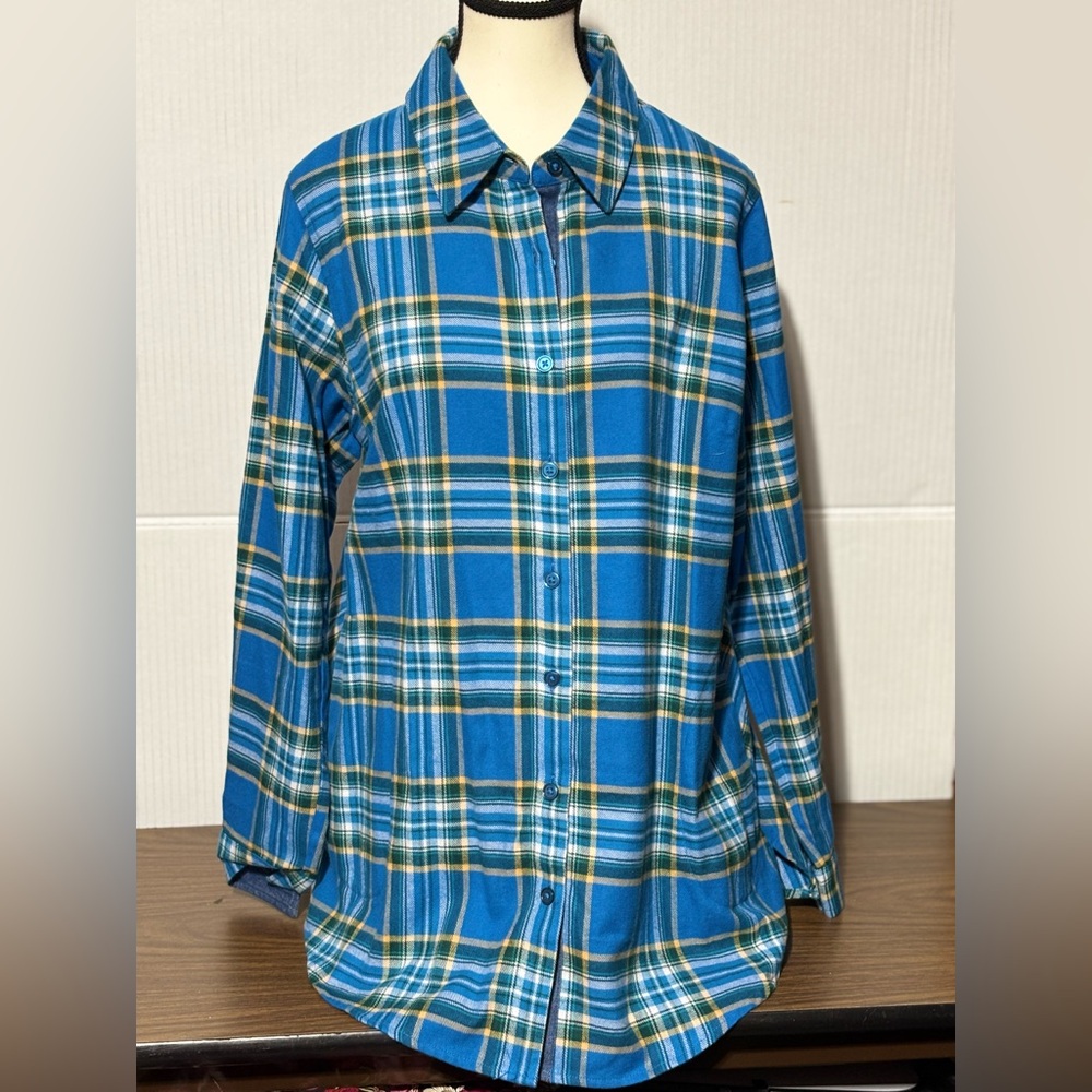 Joan Rivers ladies M 100% cotton plaid long sleeve shirt check out the back.